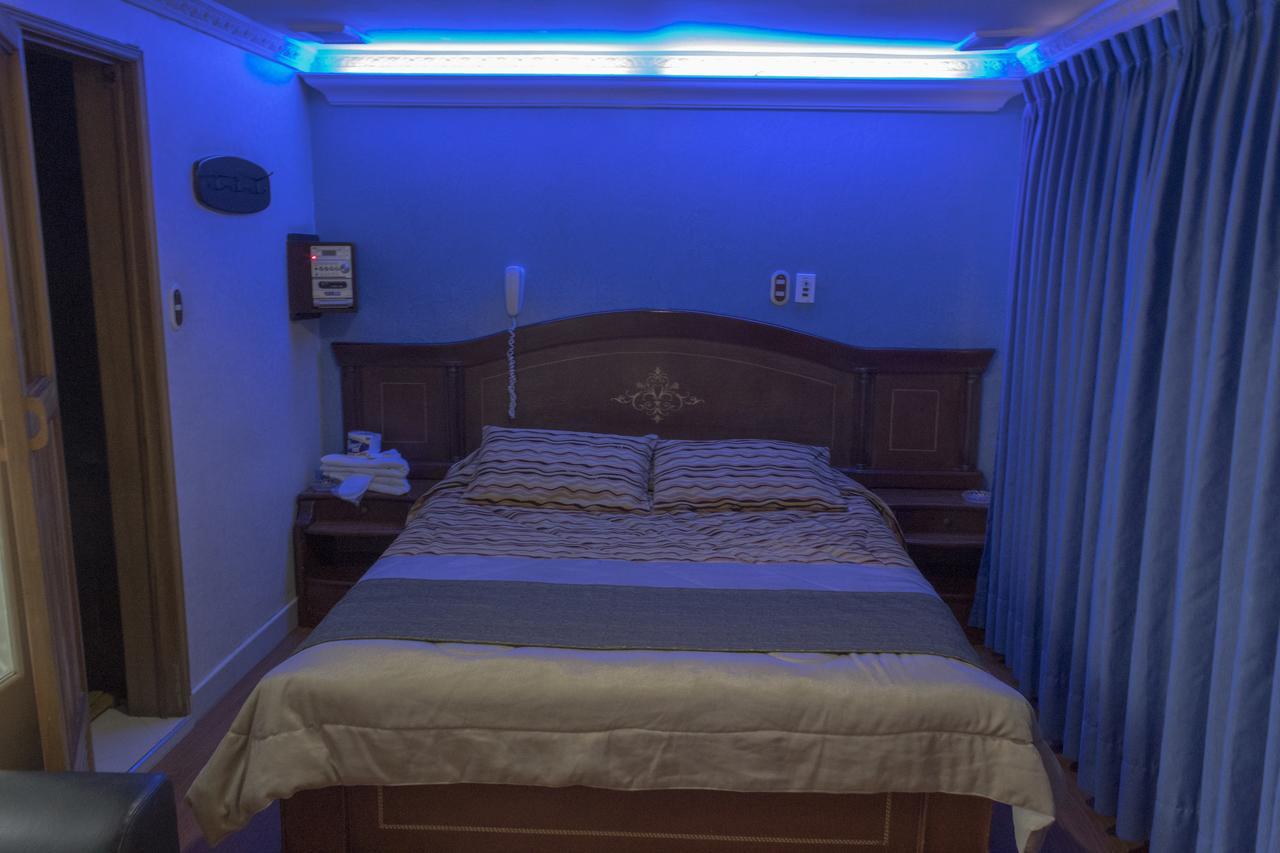 Motel Piramides De Cristal Богота Экстерьер фото